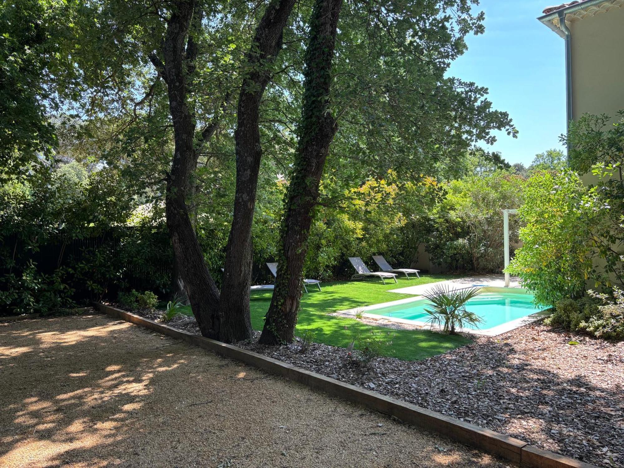 Les Jardins Du Castelas - Piscines, Jardins Et Spas Privatifs Uchaux Luaran gambar